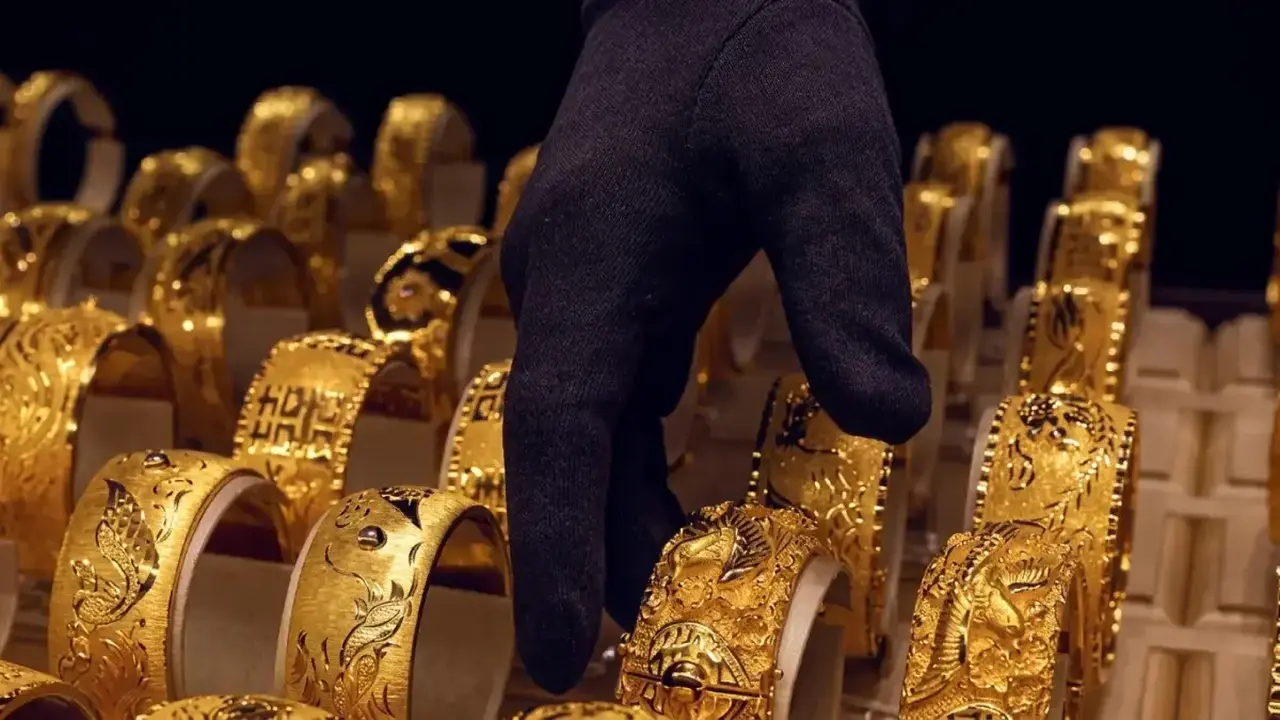 انهيار أسعار الذهب في مصر وعيار 21 يهبط إلى 7075 جنيهاً للبيع